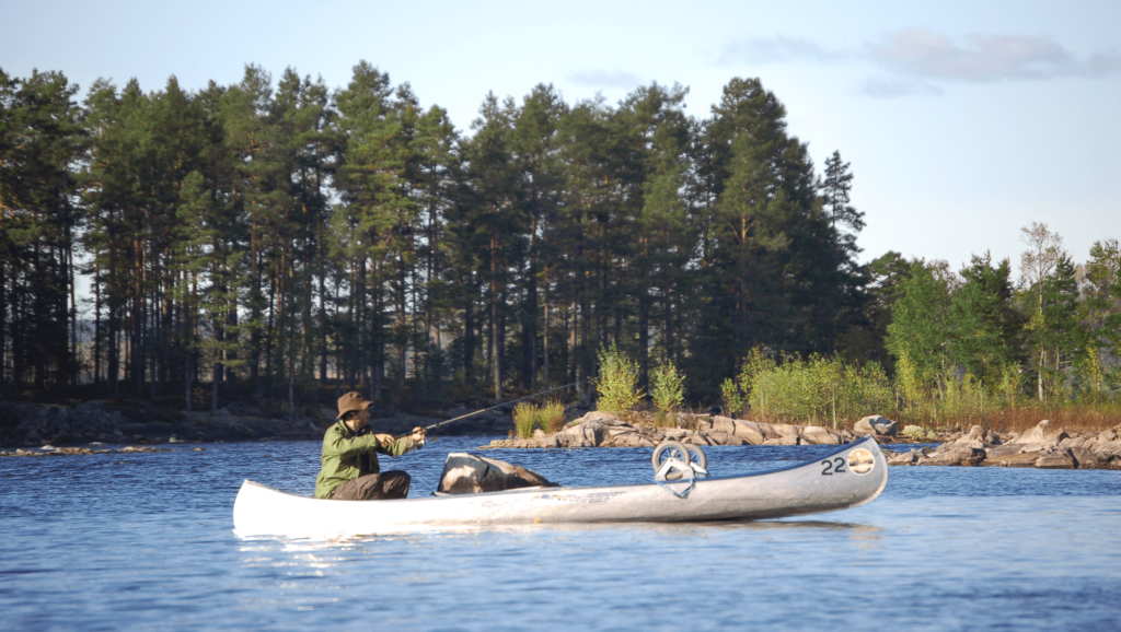 fiske från kanot